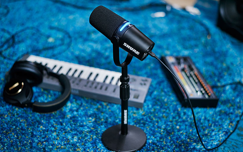 shure mv7+ podcast kit