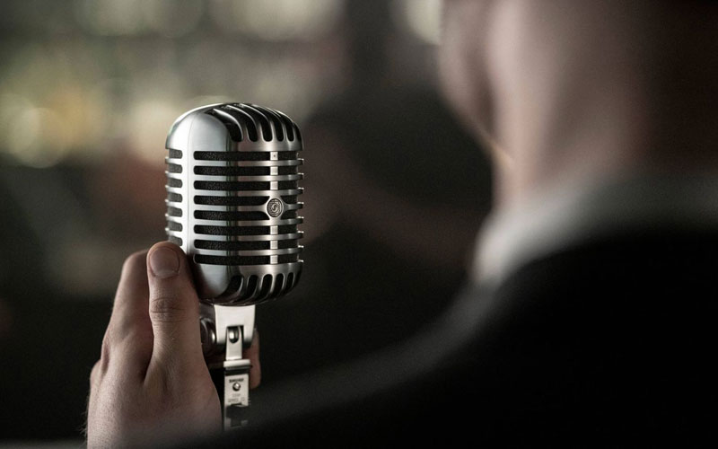 ca sĩ dùng micro shure super 55