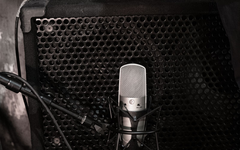 Micro condenser Shure KSM44A thu âm guitar amp