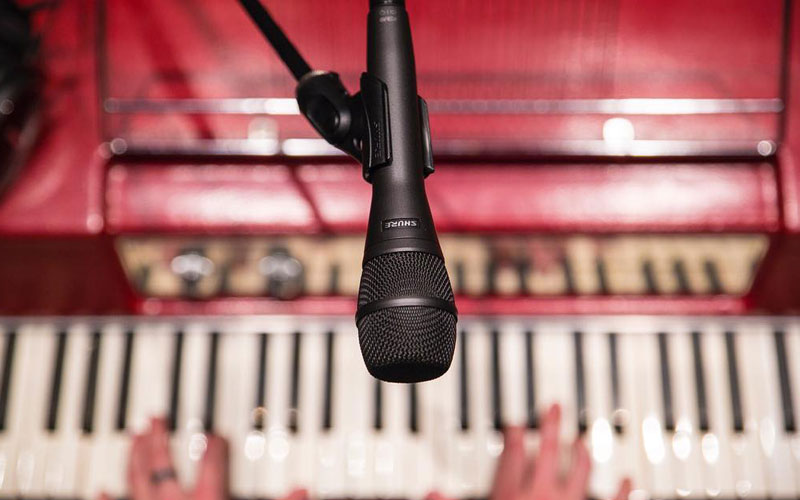 micro condenser cho ca sĩ Shure KSM9