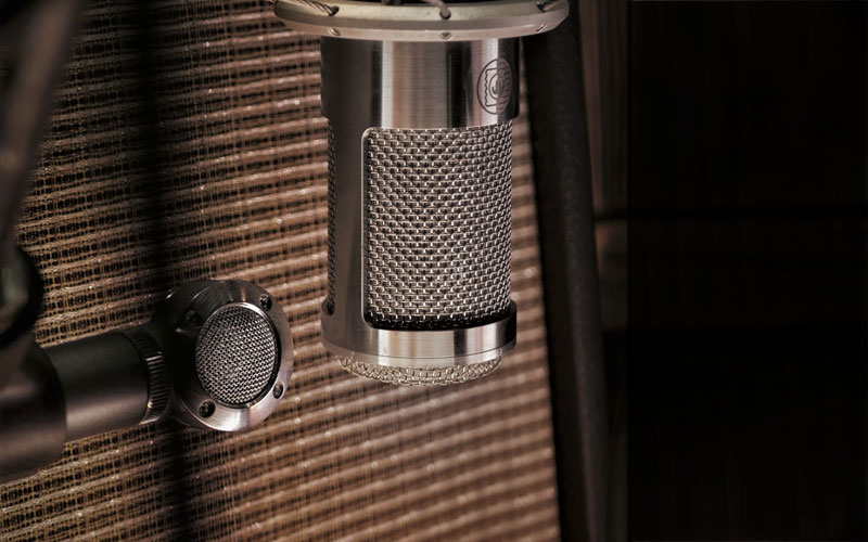 Micro ribbon Shure KSM353/ED và micro nhạc cụ Shure BETA 181 thu âm ampli guitar