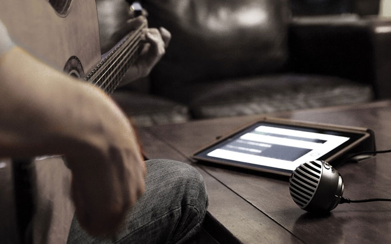 Micro condenser Shure MV5 thu âm trực tiếp vào iPad