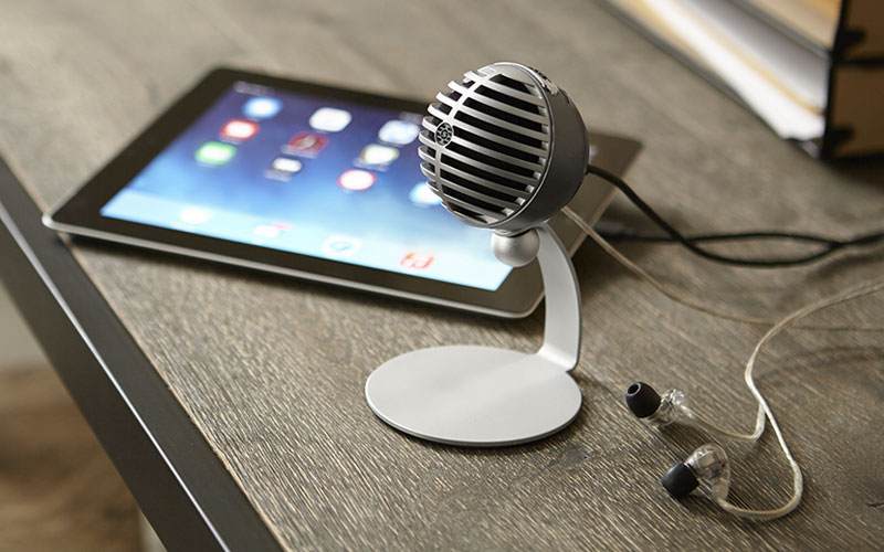 Micro condenser Shure MV5 thu âm trực tiếp vào iPad và kiểm âm bằng tai nghe kiểm âm Shure SE846