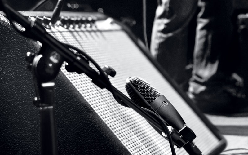 Micro Shure SM27 thu âm ampli guitar