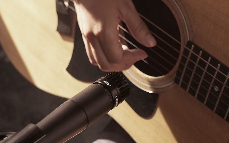 micro nhạc cụ Shure SM57 ghi âm guitar acoustic