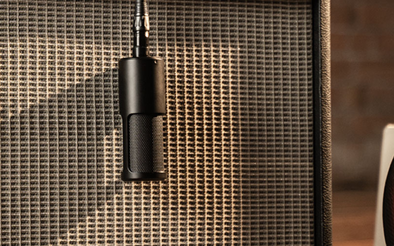 Micro Shure SM4 thu âm ampli guitar