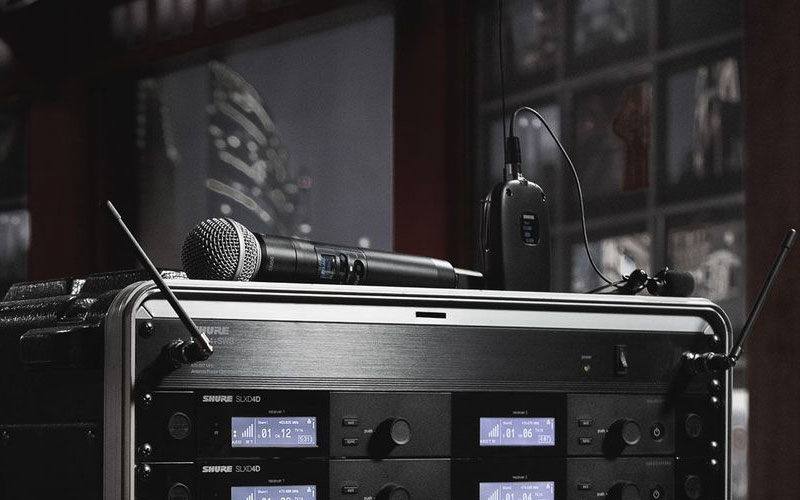 Hệ thống micro không dây kỹ thuật số Shure SLX-D