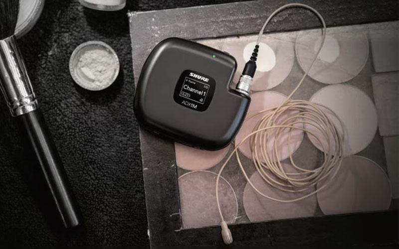 Bộ phát bodypack siêu nhỏ gọn Shure ADX1M và micro lavalier Shure Twinplex