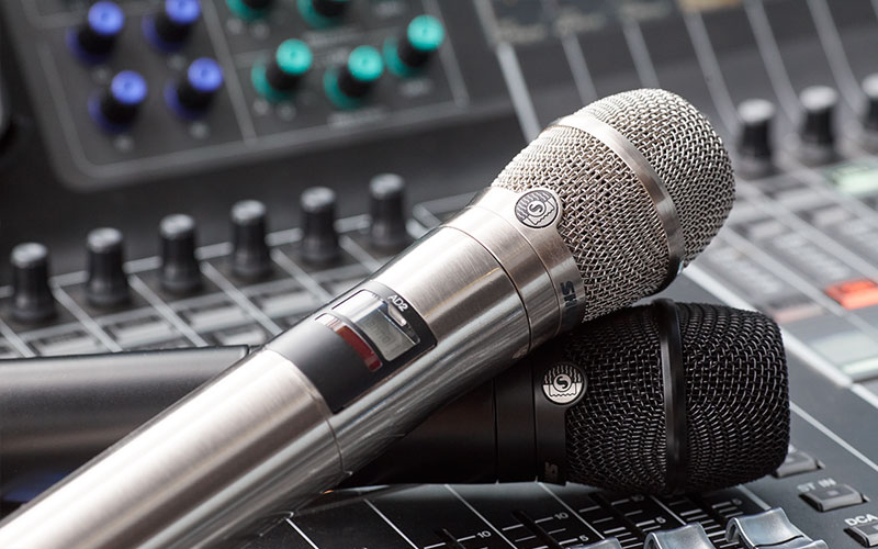 Micro handheld không dây cho ca sĩ chuyên nghiệp Shure AD2/KSM11