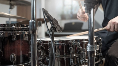 Hướng dẫn cách thu âm trống snare bằng micro Shure SM57